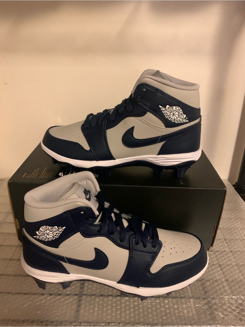 Air Jordan 1 Mid Wolf Grey White College Navy FJ6805-004 - Men’s Size 7